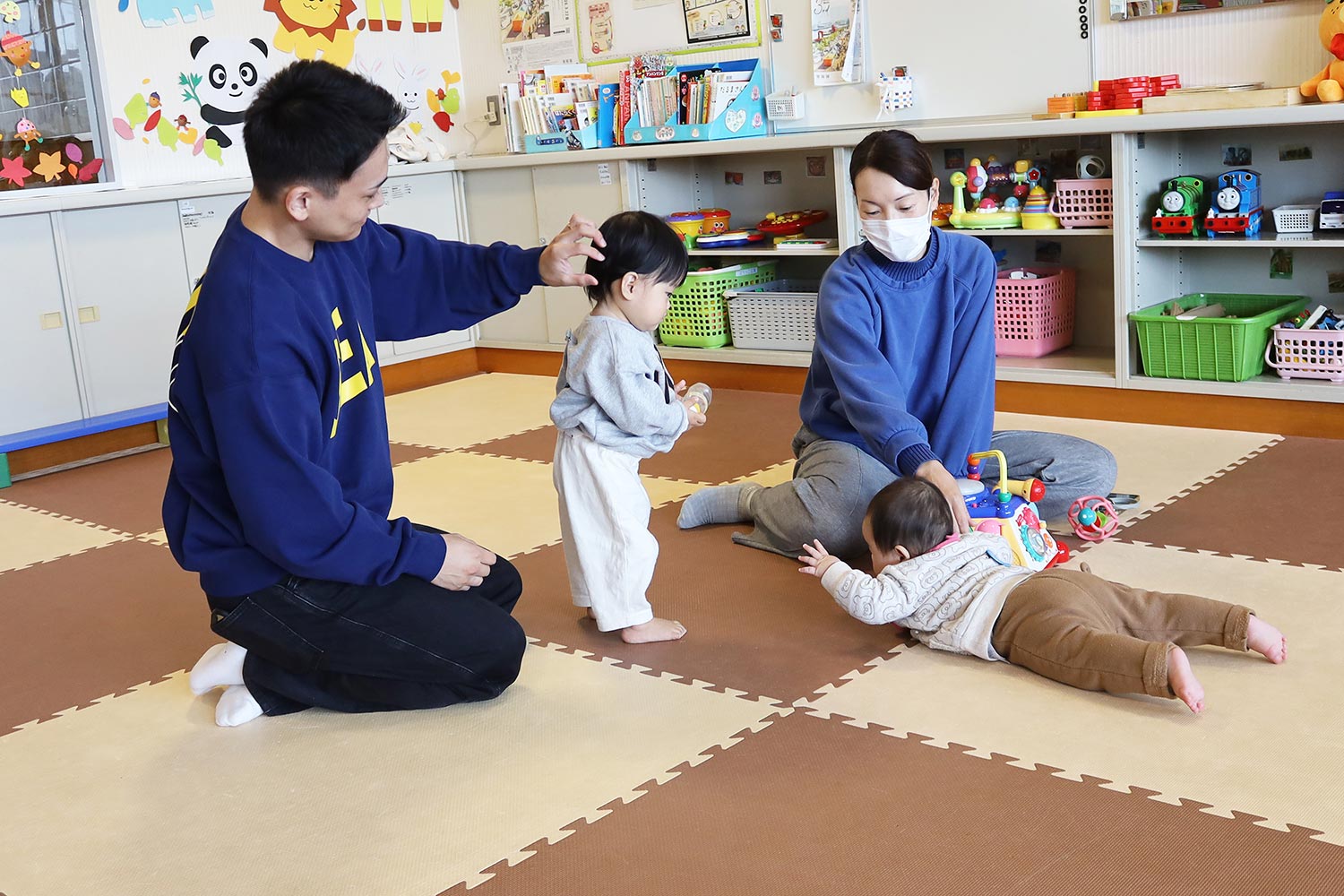 一緒に遊ぶ利用者の親子2組