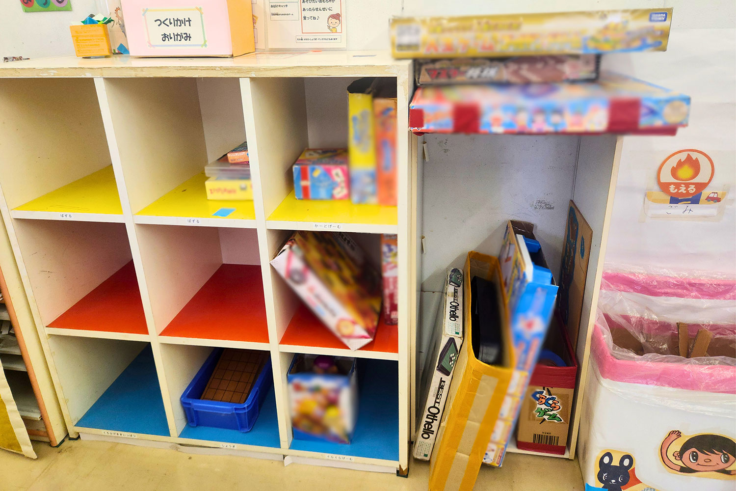 本棚にあるボードゲーム