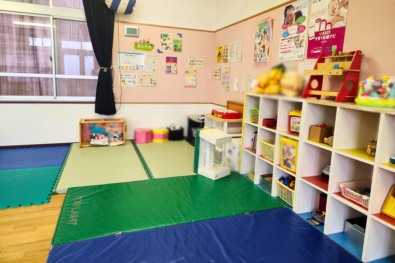 マットが敷かれたフリースペース