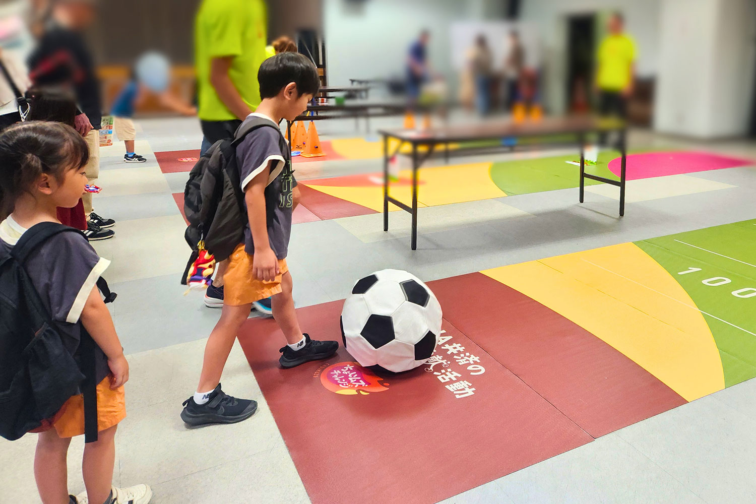 JA共済ちょいムズチャレンジに挑戦する2人のこども