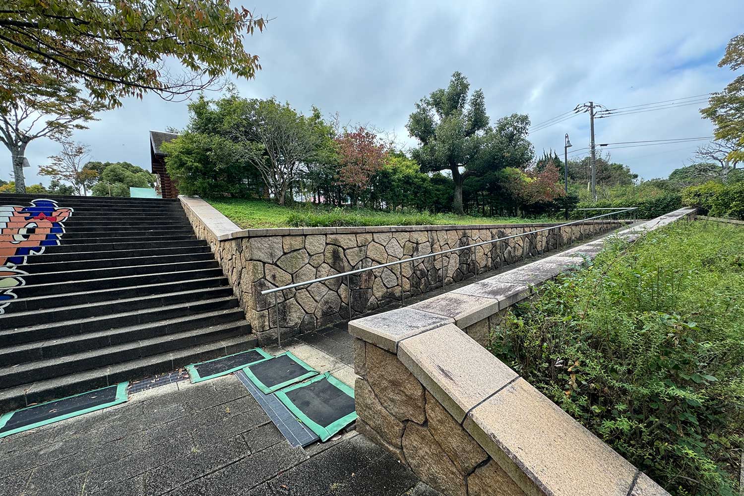 入口階段付近の設けられたスロープ