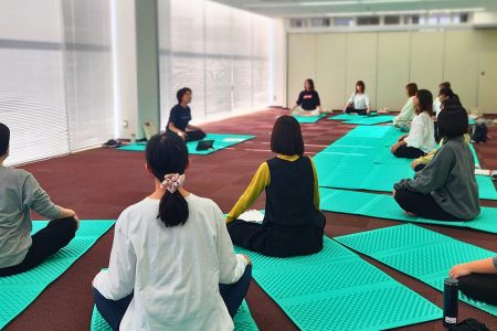 わたしをととのえる、子育てママのためのやさしいヨガ