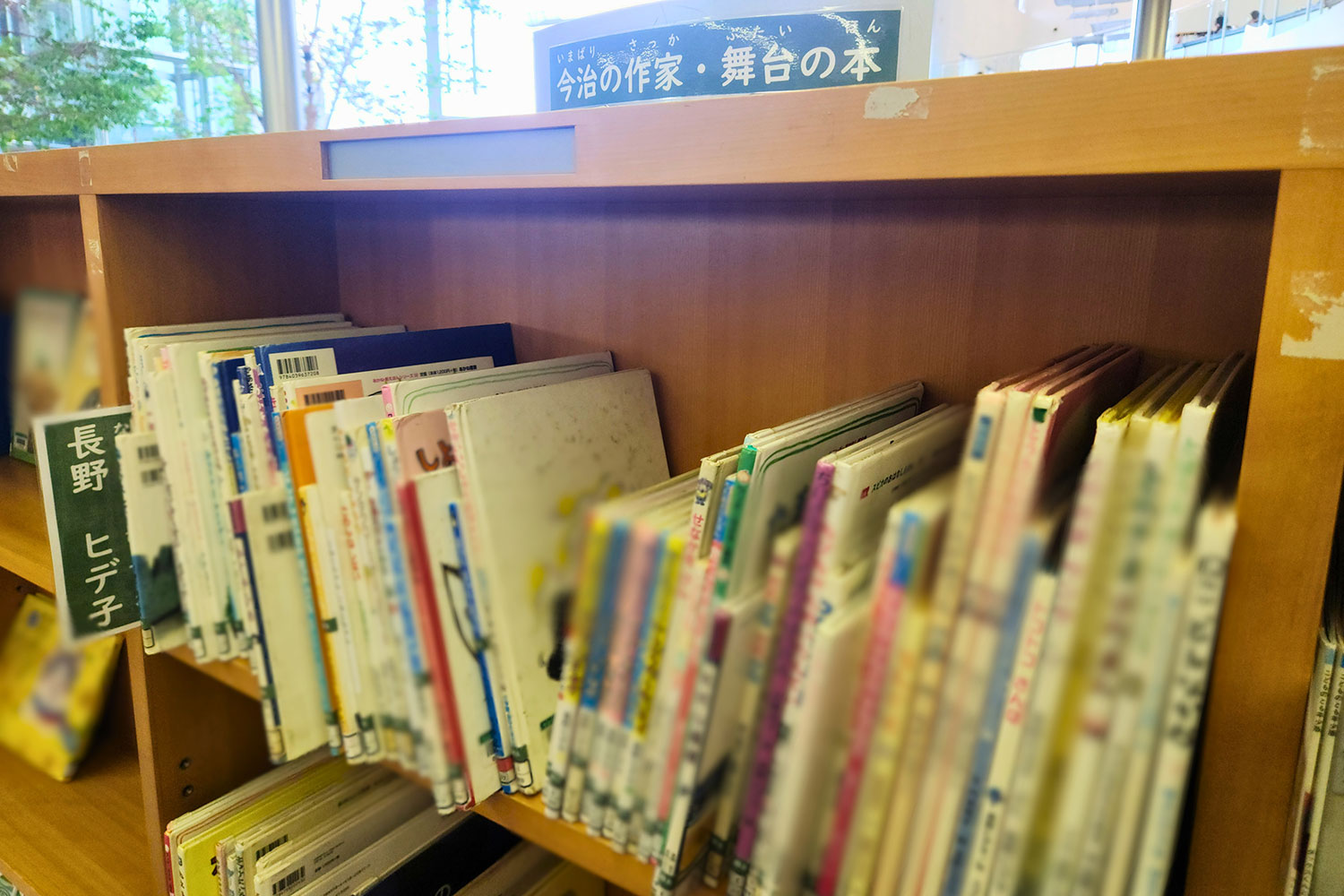 今治の絵本作家や今治が舞台となった本のコーナー