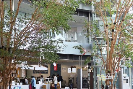 よみきかせで始まる、親子の小さな冒険（今治市立中央図書館）