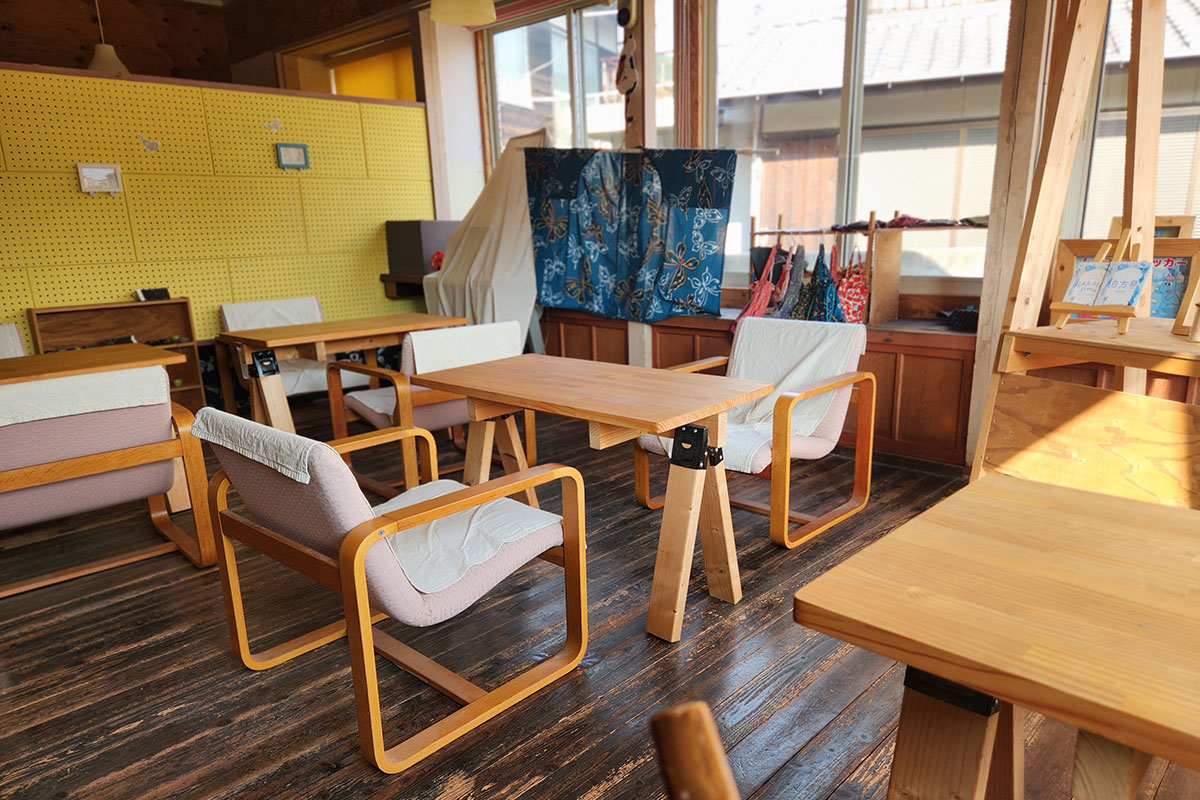 ほとりカフェの内観