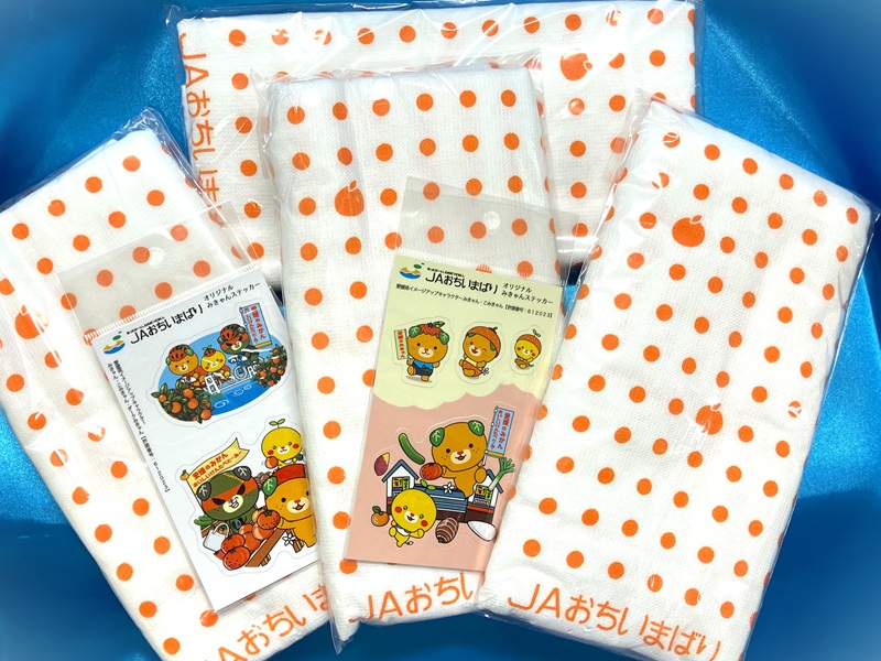 みきゃんのステッカーとJAのタオルの写真
