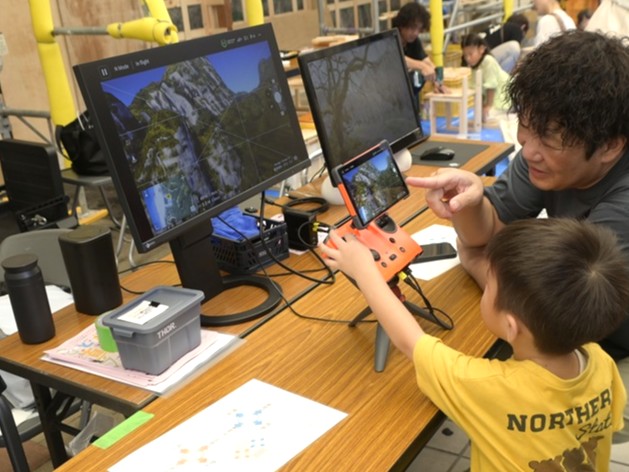 手作りの魚つりゲームの様子