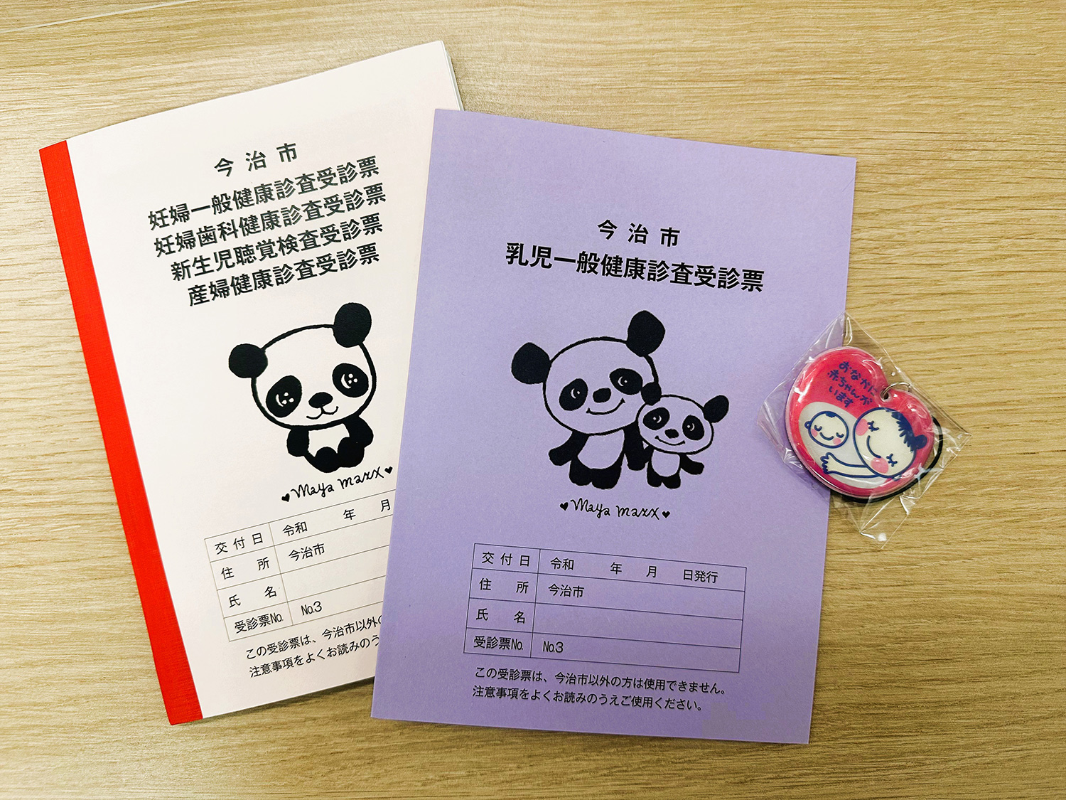 健診を受ける赤ちゃんとママ